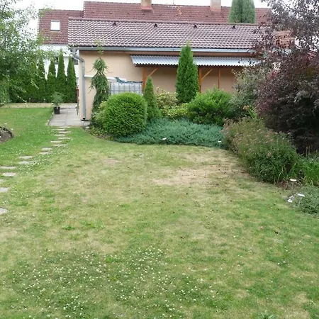 Dum V Mnichove Hradisti Se Zahradou منزل للإقامة Mnichovo Hradiště