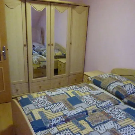 Dum V Mnichove Hradisti Se Zahradou *